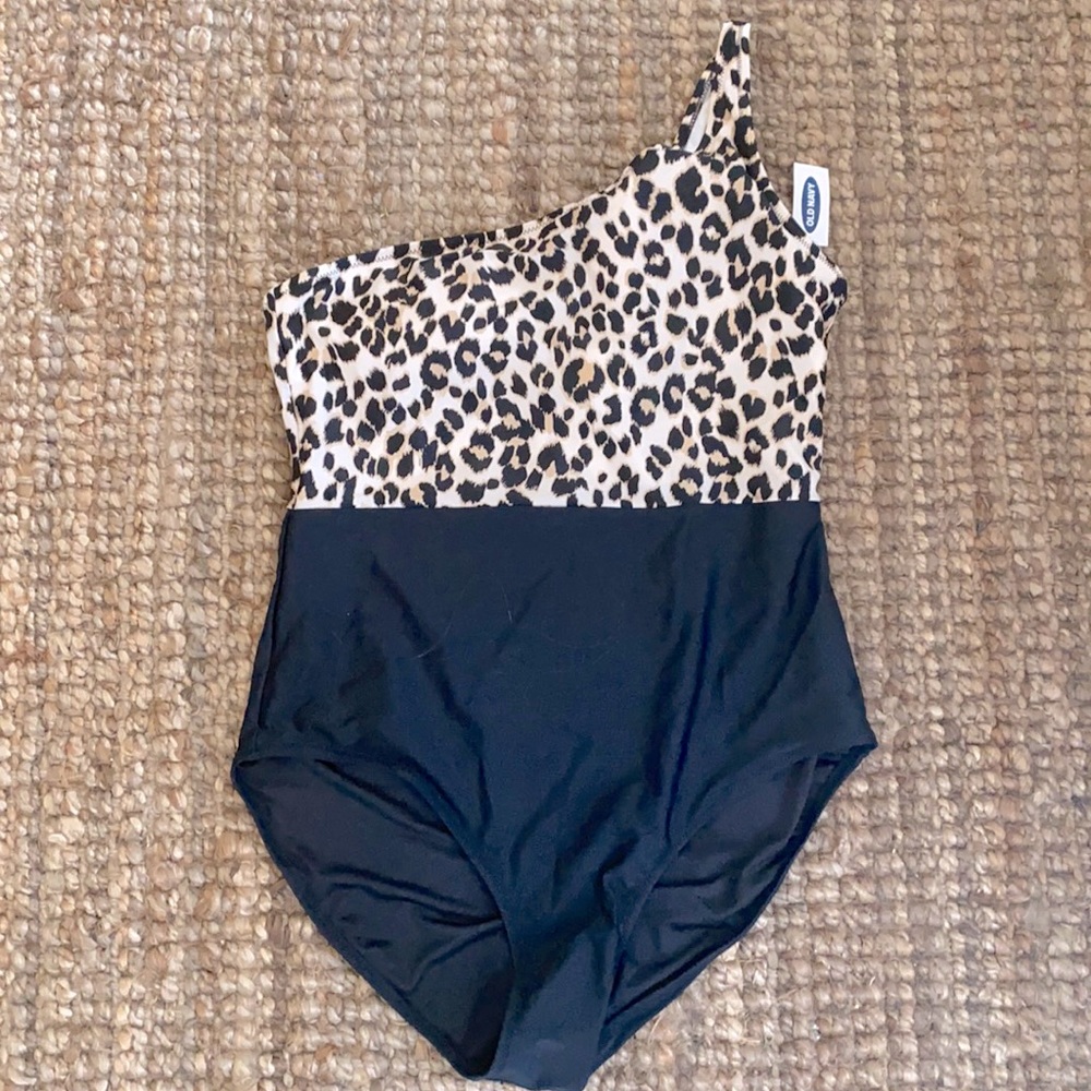 !OLD NAVY NWT! Leopard 🐆 One piece Swimsuit